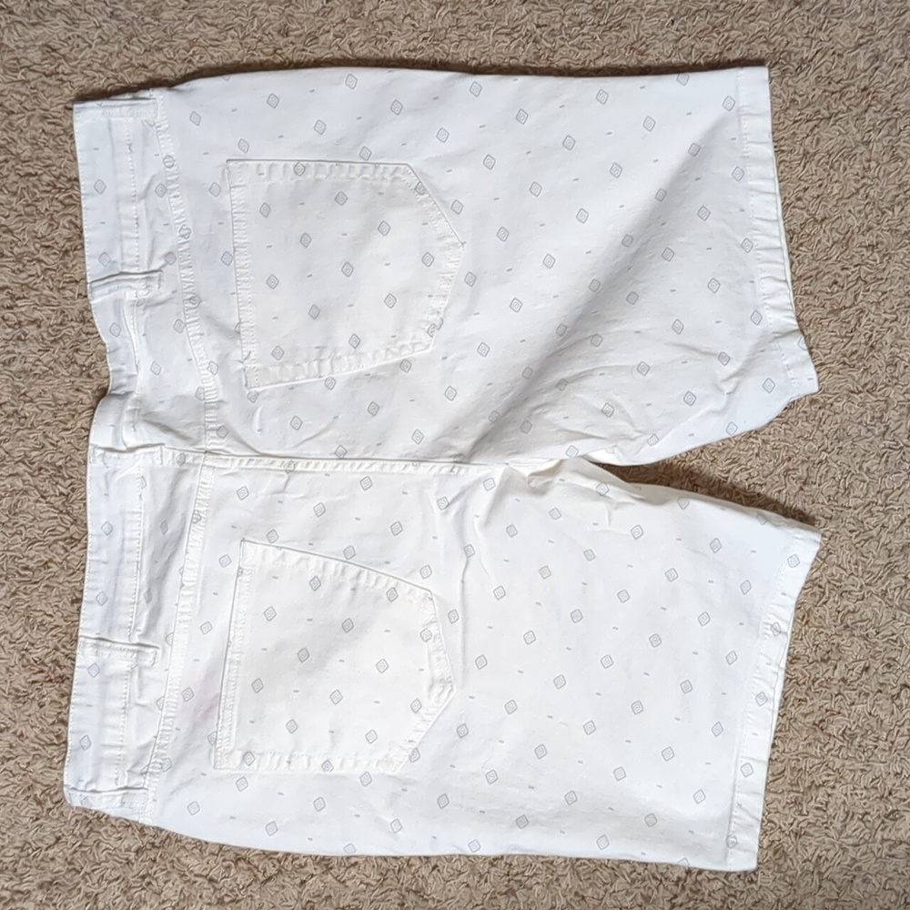 Shorts - Picture 3 of 4